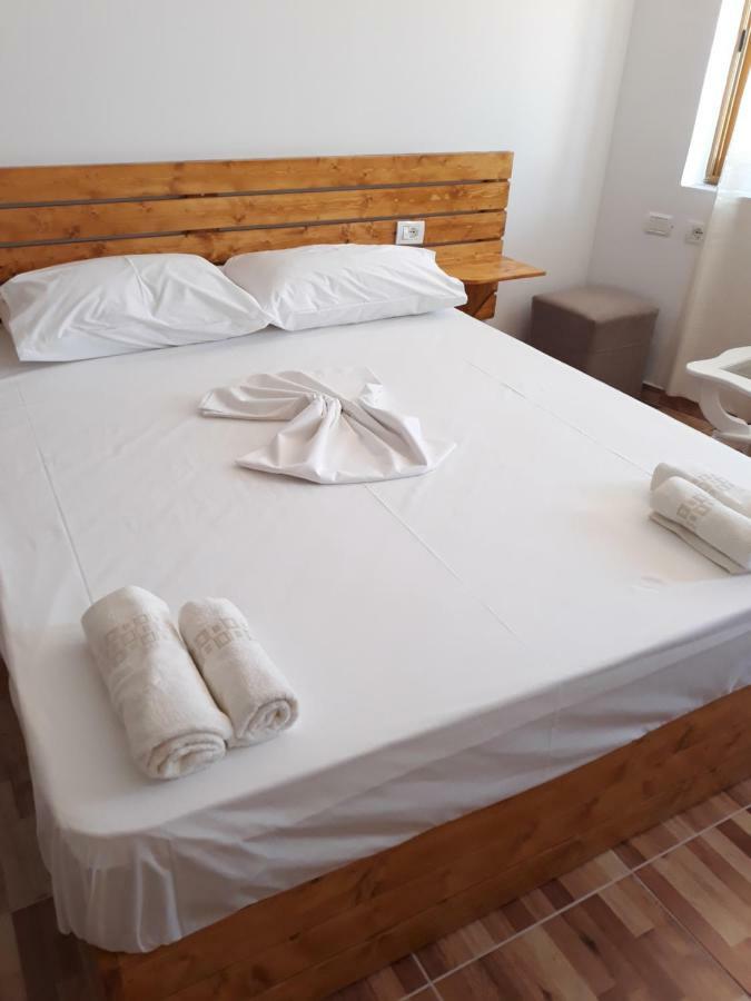 Beleris Rooms Himare Exterior photo