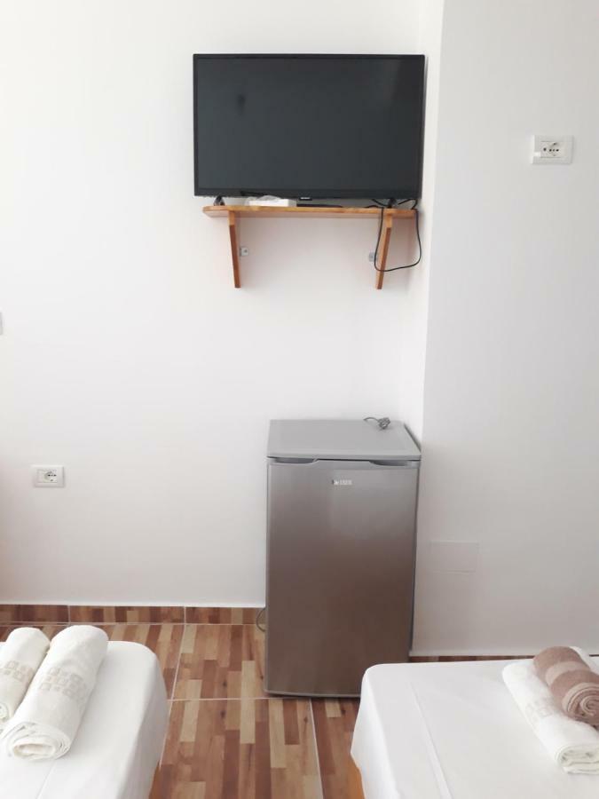 Beleris Rooms Himare Exterior photo