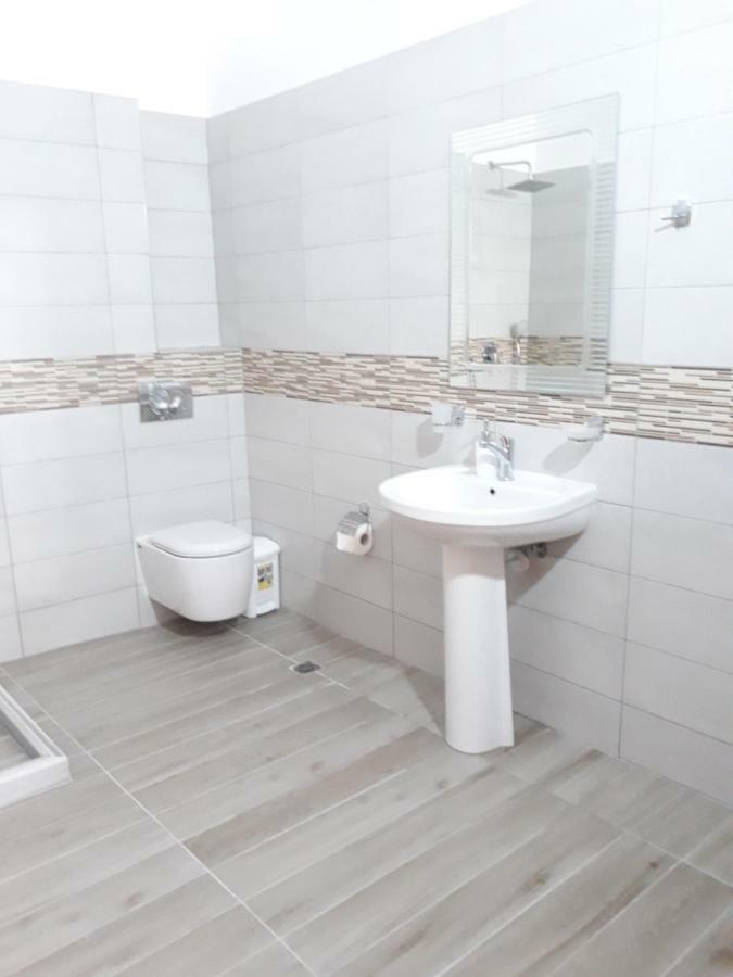 Beleris Rooms Himare Exterior photo