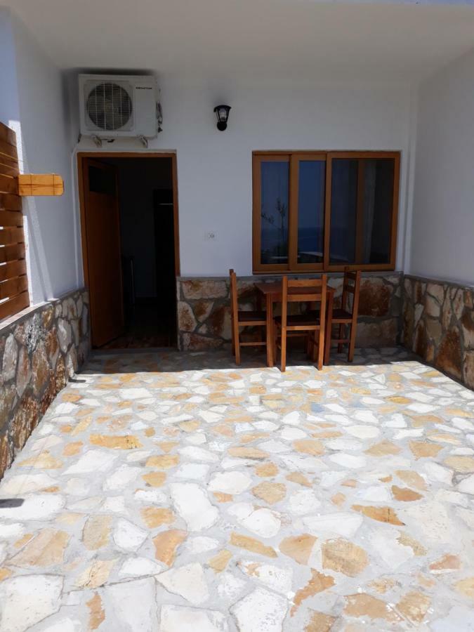 Beleris Rooms Himare Exterior photo