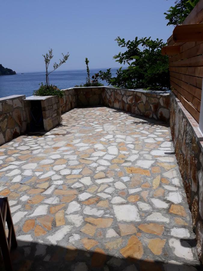 Beleris Rooms Himare Exterior photo