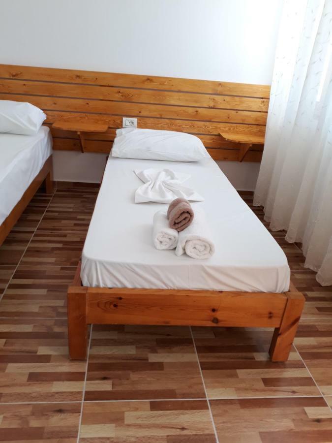Beleris Rooms Himare Exterior photo
