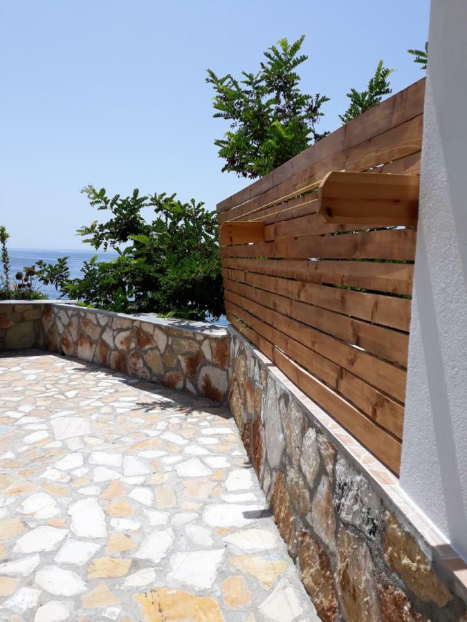 Beleris Rooms Himare Exterior photo