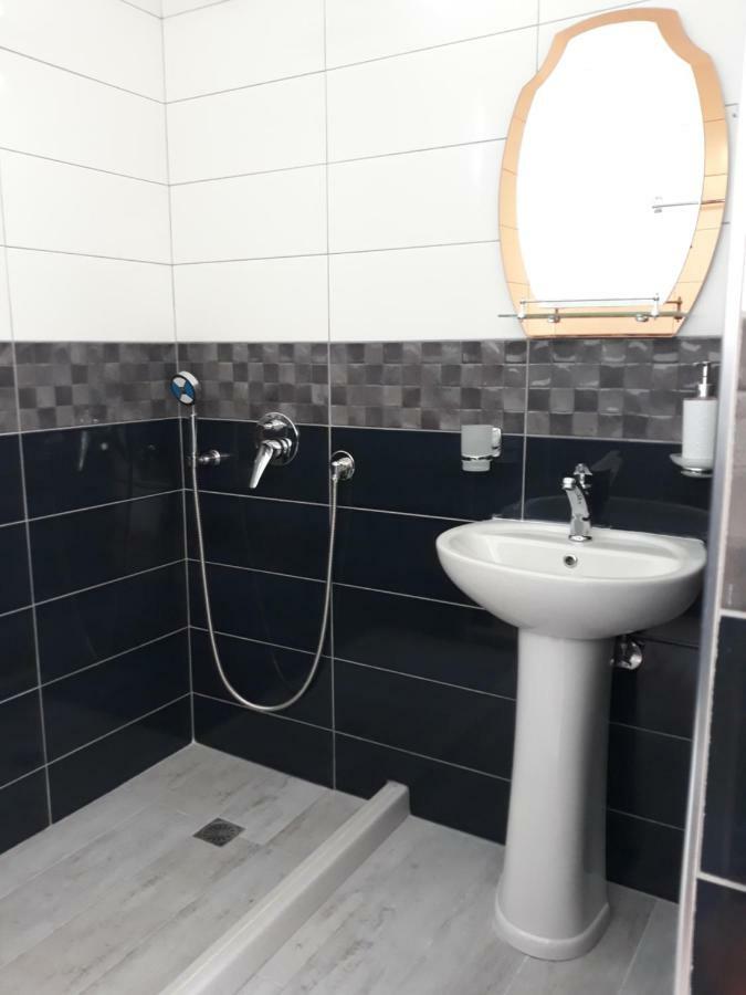 Beleris Rooms Himare Exterior photo
